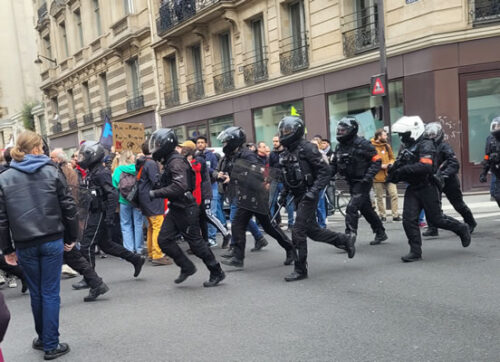 Jugend- u. Studierendendemonstration in Paris gegen die Renten"reform" am 9. März 2023: Jugend und die Polizei... (Foto Bernard Schmid)