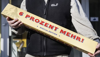 Toblerone-Belegschaft in Bern muss auch am Wochenende ran, doch profitabler US-Konzern Mondelez geizt mit Lohnerhöhung (Work-Zeitung der Unia)