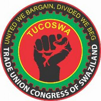 Swasiland/Eswatini: Logo des Gewerkschaftsdachverbandes TUCOSWA - Schwarze Faust auf roten Grund "United we Bargain, Divided We Bag" als Slogan
