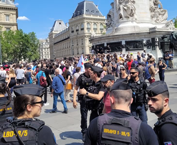Verbotene Demo am 8. Juli 2023 in Paris - kurz vor Kesselbildung (Foto: Bernard Schmid)