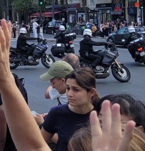 8. Juli 2023 in Paris: Umstrittene polizeiliche Motorradeinheit BRAV-M nimmt Aufstellung (Foto: Bernard Schmid)