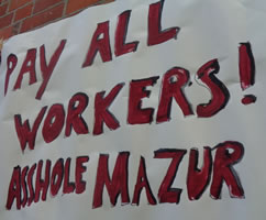 "Pay all Workers! Asshole Mazur" - Transparent in Kiel (Foto: Chefduzen.de)