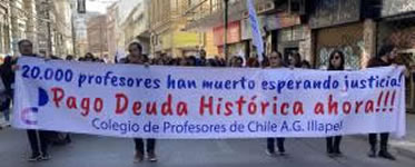 Chile: "20.000 Lehrer sind gestorben, während sie auf Gerechtigkeit warteten": Demonstrierende fordern einen finanziellen Ausgleich für das Unrecht in der Pinochet-Diktatur