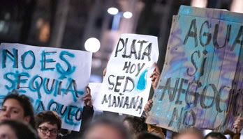 Uruguay: Demonstration zur Verteidigung des Menschenrechts auf Wasser in Montevideo im Mai 2023 (pit-cnt)