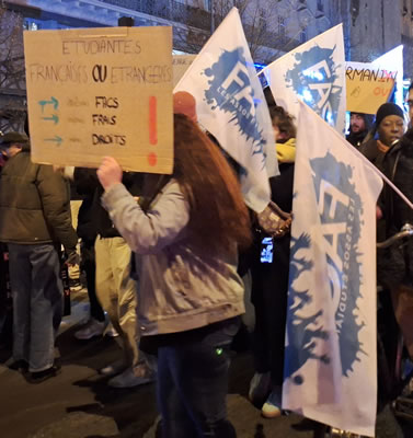 Demo in Paris im Dezember 2023 gegen das neue Ausländergesetz in Frankreich (Foto: Bernard Schmid)