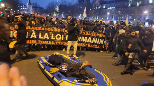 Demo in Paris im Dezember 2023 gegen das neue Ausländergesetz in Frankreich (Foto: Bernard Schmid)