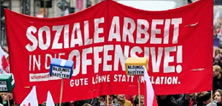 Soziale Arbeit in die Offensive. Transparent von Solidaritätstreff Soziale Arbeit Berlin