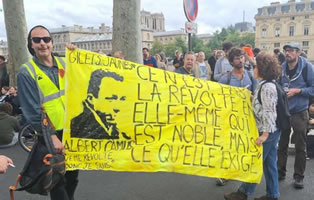 Foto von Bernard Schmid: Am 10. September kurz nach 14 Uhr in Paris: Gelbwesten bei der von Gewerkschafter/inne/n aufgerufenen Kundgebung am place du Châtelet