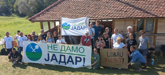 Gruppenfoto der Reise deutscher und österreichischer Kollegen ins Serbien der Gegenwart entlang der Lieferkette der deutschen Autoindustrie in 2025