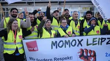 Erster Streik in der Geschichte des Seconad-Hand-Versandhändlers momox in Leipzig für Tarifvertrag und mehr Respekt der migrantisch stark geprägten Belegschaft