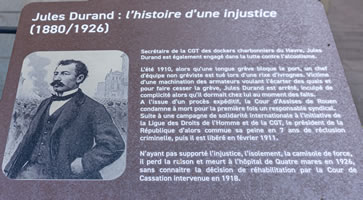 In Rouen wurde Jules Durand der Prozess gemacht und er wurde hier zum Tode verurteilt. Vor dem Gerichtsgebäude erinnert heute eine Gedenktafel an diesen Justizirrtum (Foto: Yvonne Schwarz)