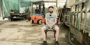 Film-Projekt von Labournet TV und AngryWorkers: Jeder Acker, jede Fabrik - Ideen für eine notwendige Revolution