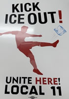 Transarent "Kick ICE OUT!" von Unite here Local11